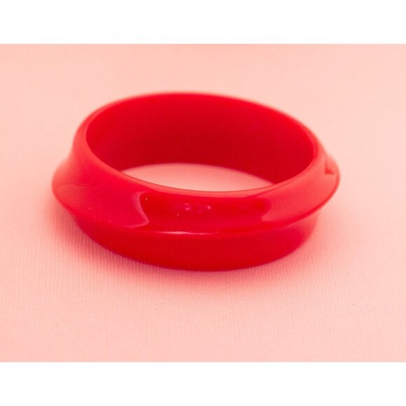 Vintage Beauty Red Bangle Bracelet | 7.85 inch | Avon | H20 - Picture 1 of 3